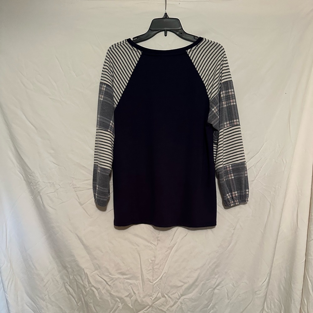 Cato fashion size medium, worn 2 times. No wear and tear.